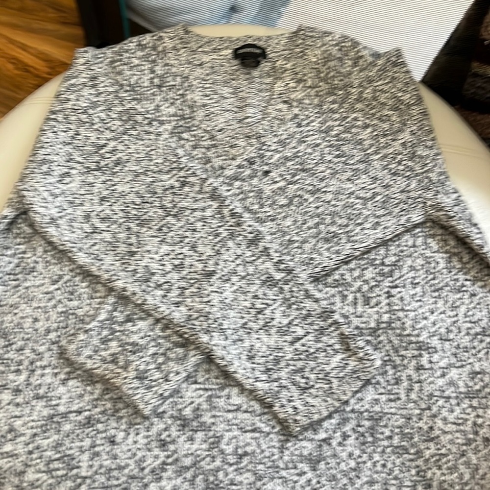 AVENUE  marled sweater sz 18-20 grey white and black. Great used condition